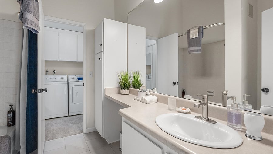 Upstairs Shared bathroom