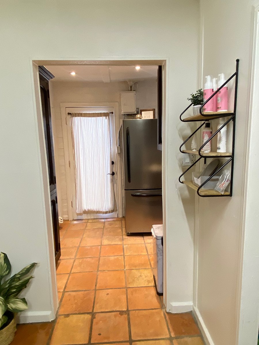 Hall to Kitchen & Bath