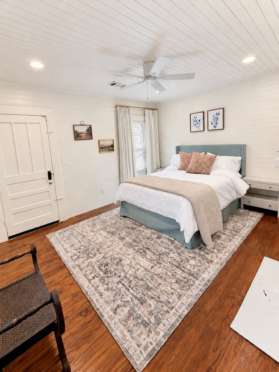 Bedroom 2 - Queen bed