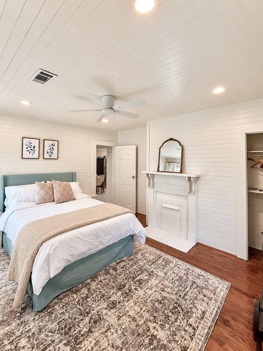 Bedroom 2 - Queen bed