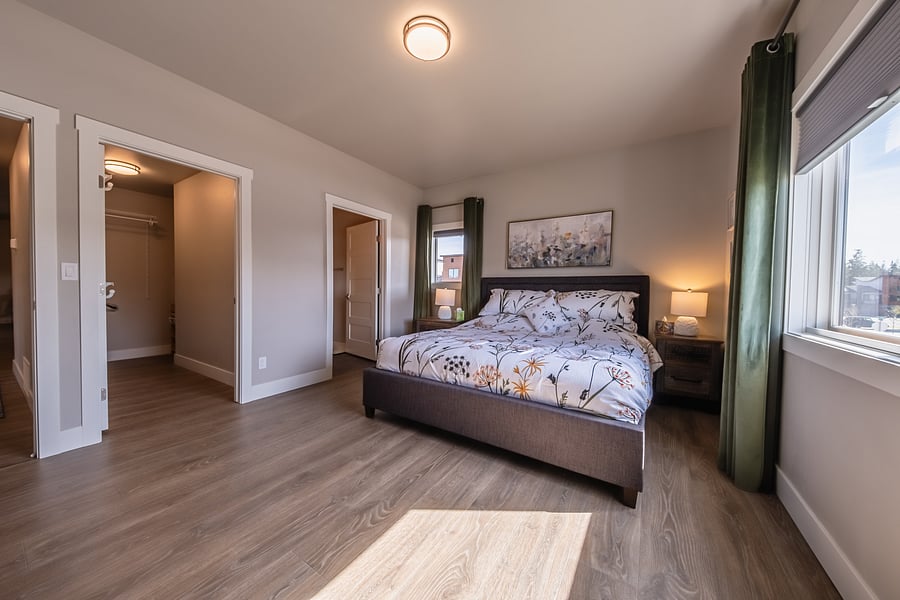 Master bedroom featuring a king size bed, walk-in closet and en suite bathroom.