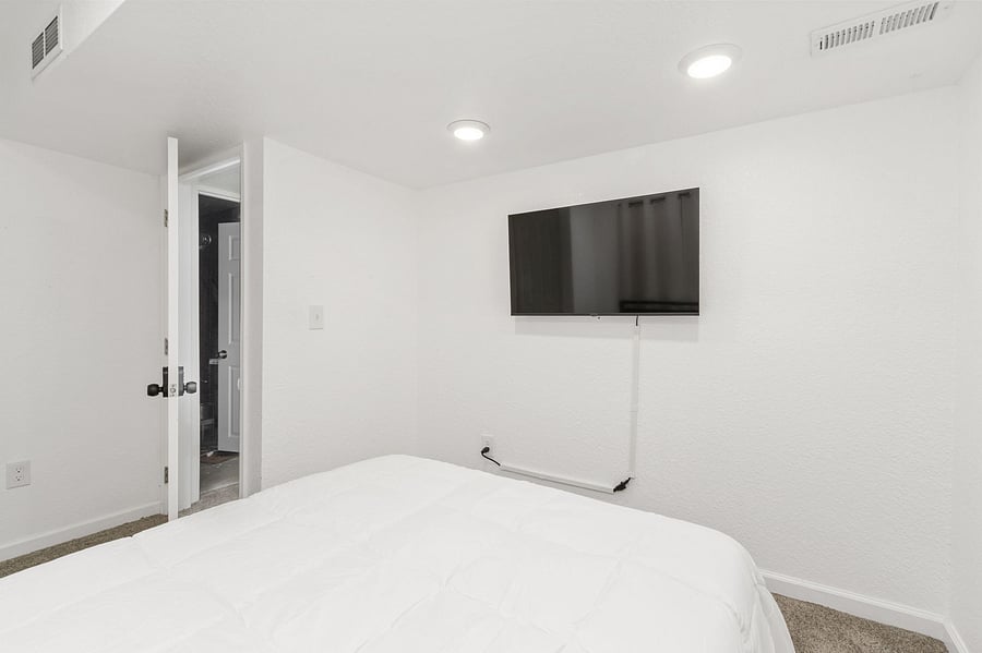 Furnished Finder property 1048437_1 photo 9