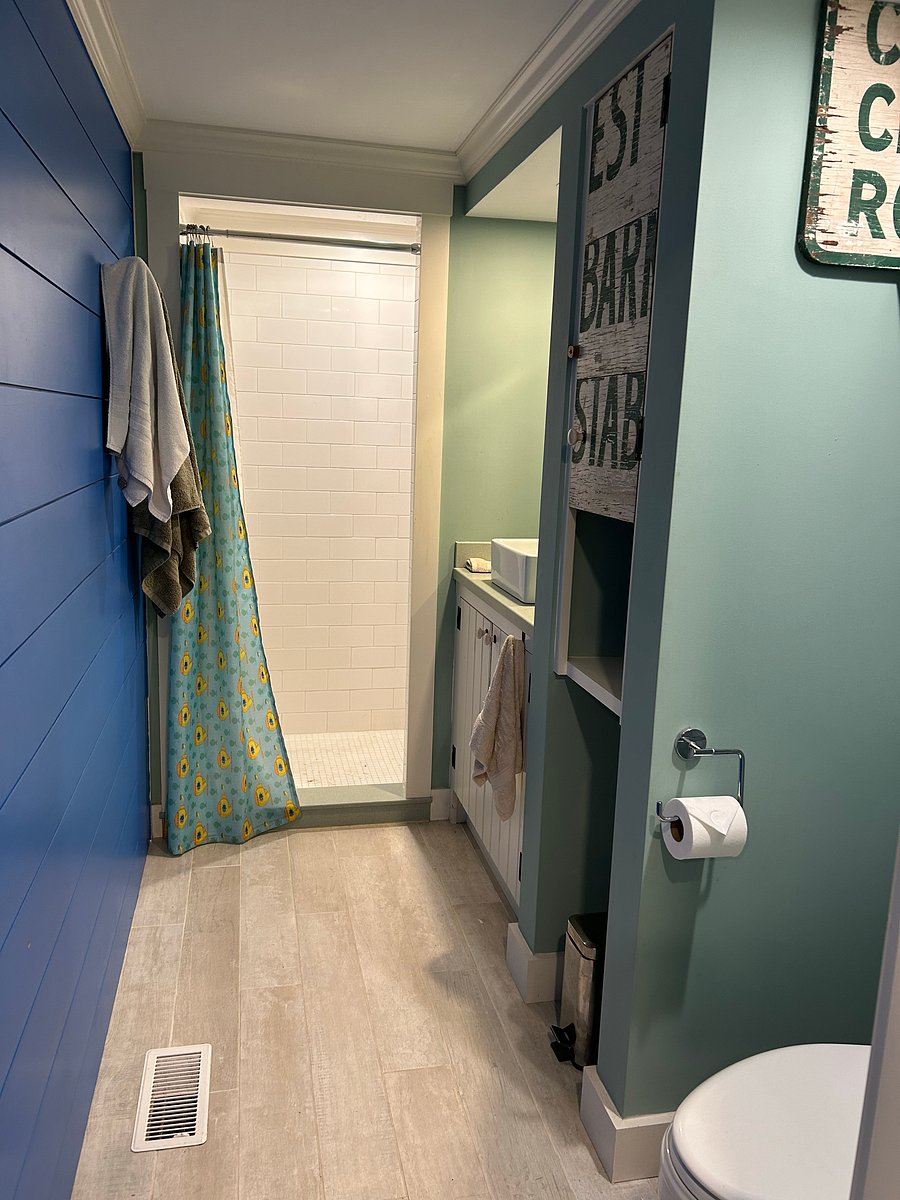 Apartment 4 bathroom