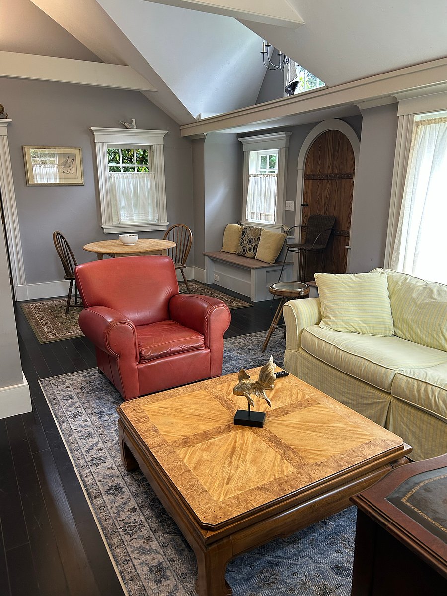 Shared living room for apartments 1 and 2