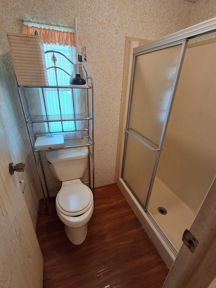 Master bedroom bathroom