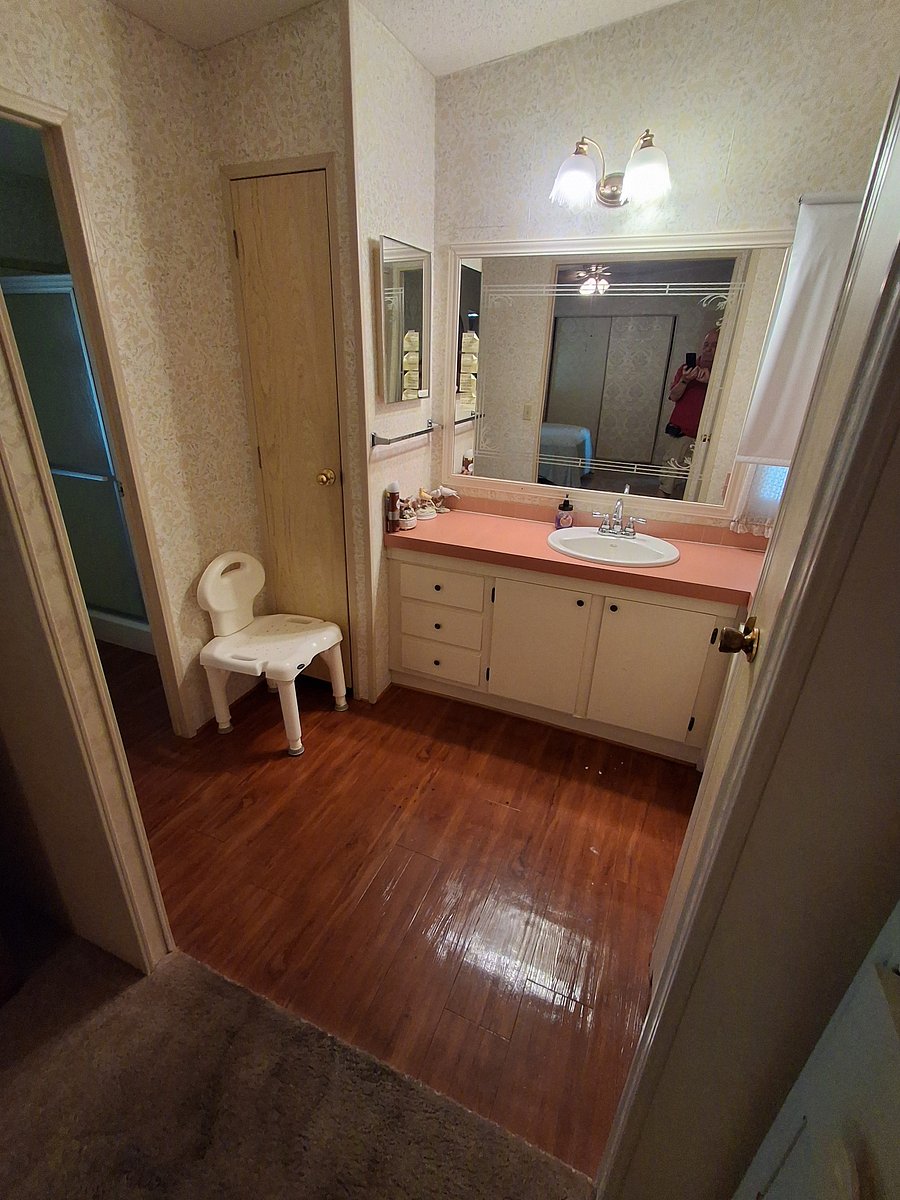 Master bedroom bathroom