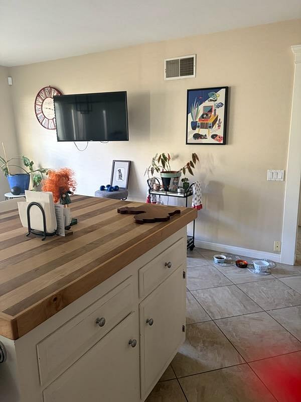 Furnished Finder property 1048599_1 photo 4