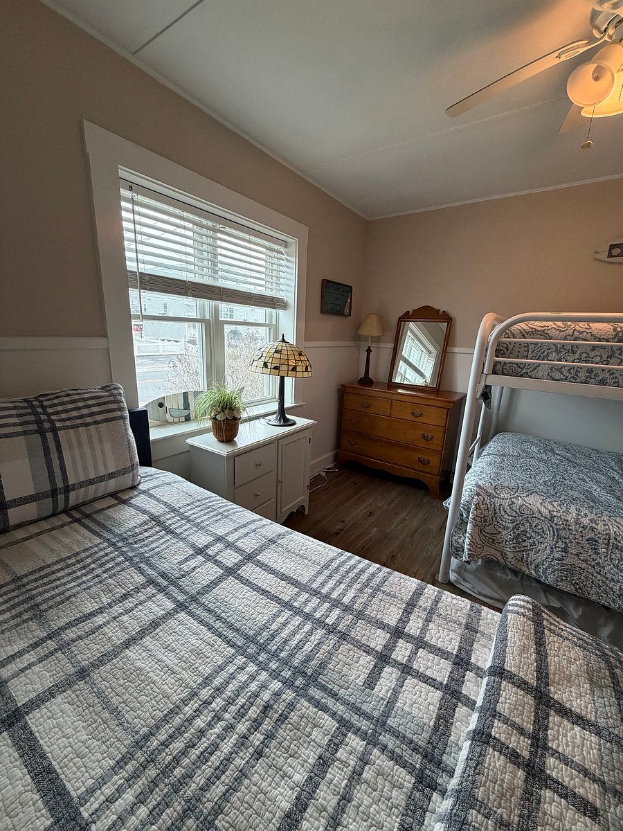Bedroom (3) Full size bunks with a Twin bed