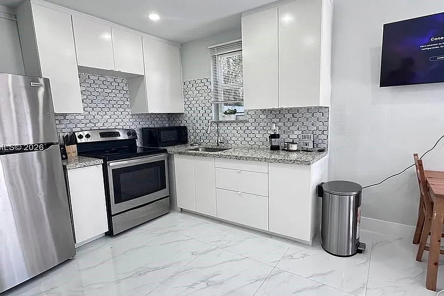 Furnished Finder property 1048628_1 photo 3