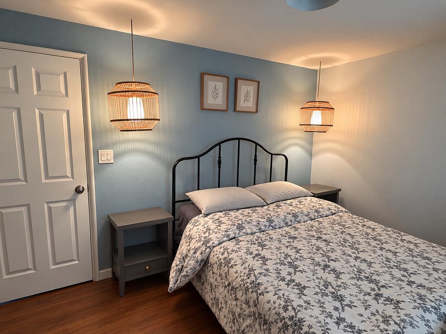 Master queen bed
