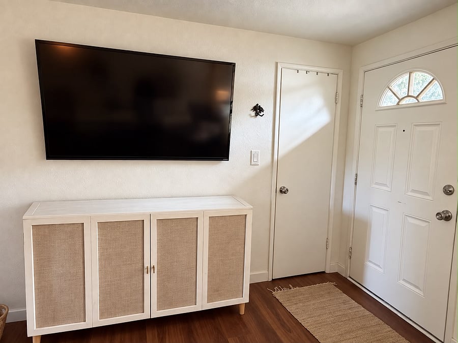 front entry door, entryway closet,