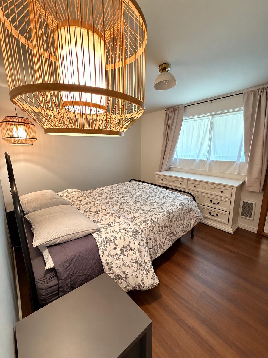 Master queen bed and dresser
