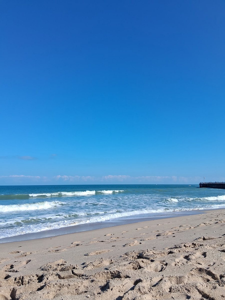 Two minute drive to the ocean!