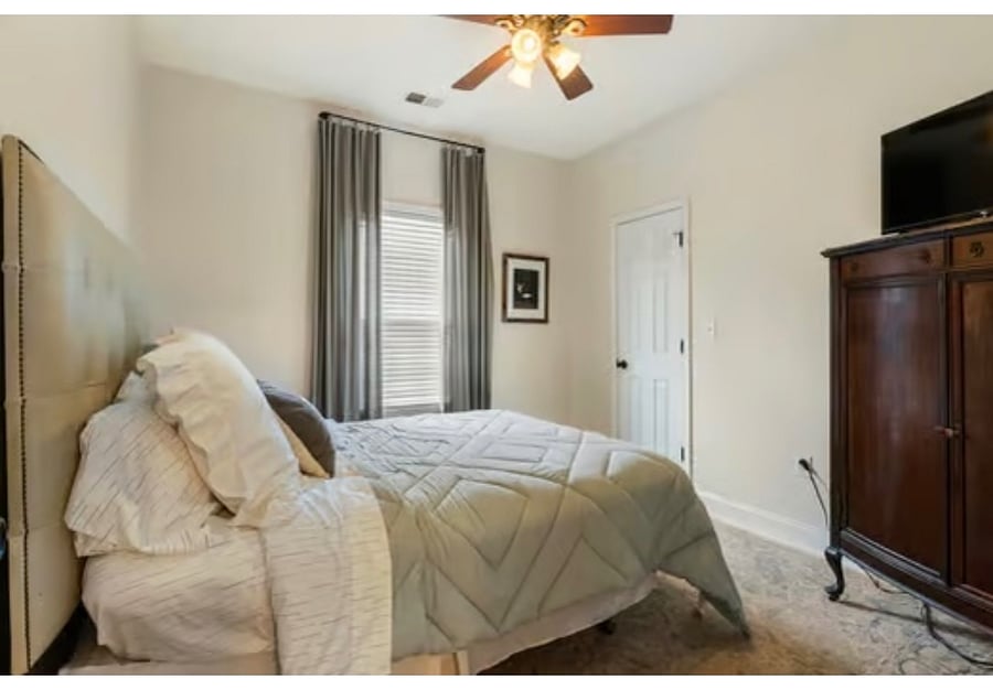 Double bed bedroom