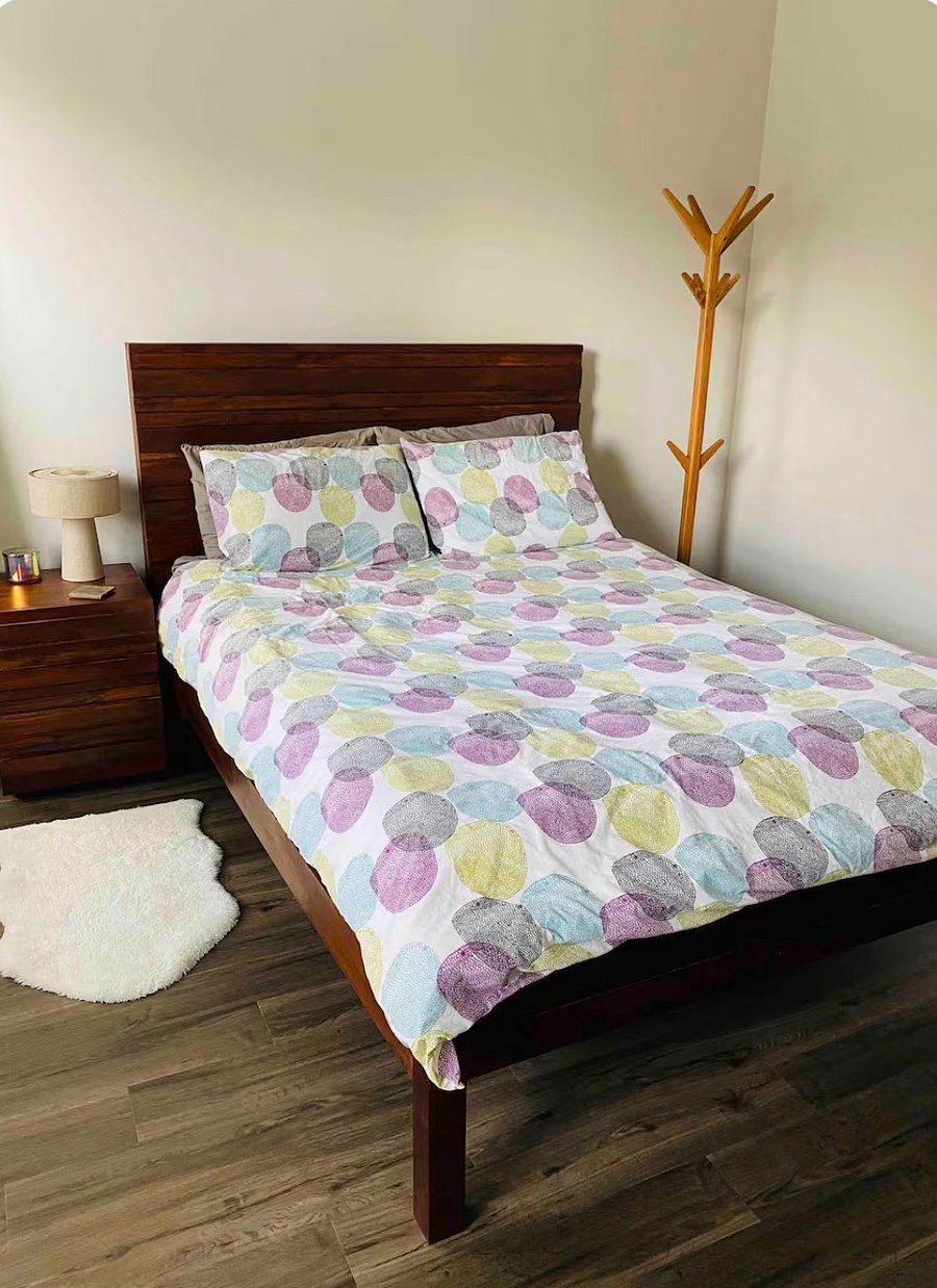 Bedroom 1 Queen bed