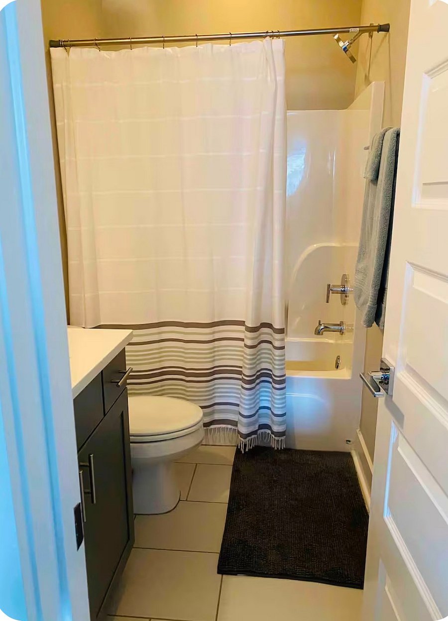Full bathroom 2