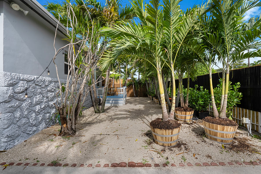 Front entrance outdoor deck into the Florida room