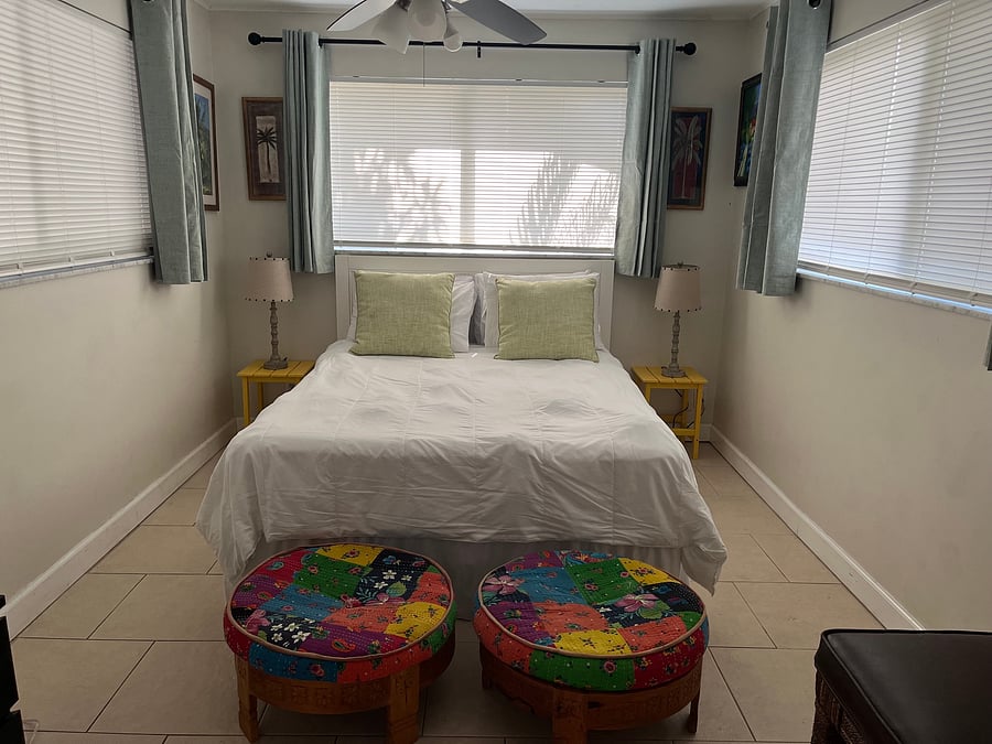 New queen size bed in the bedroom that had 2 queen beds.