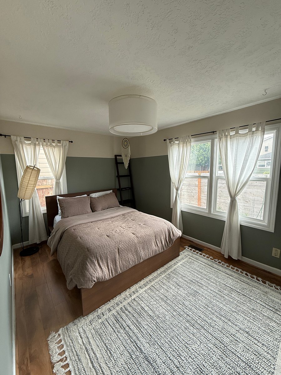 Primary bedroom - other view.