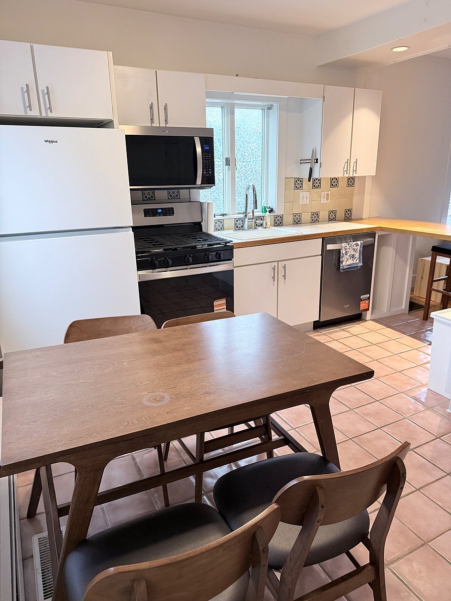 dinning table and chairs