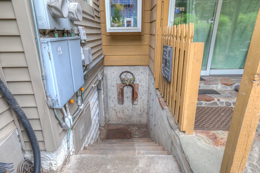 Steps to laundry in basement