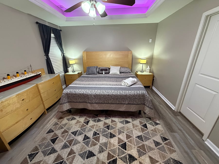 Master bedroom: King size bed