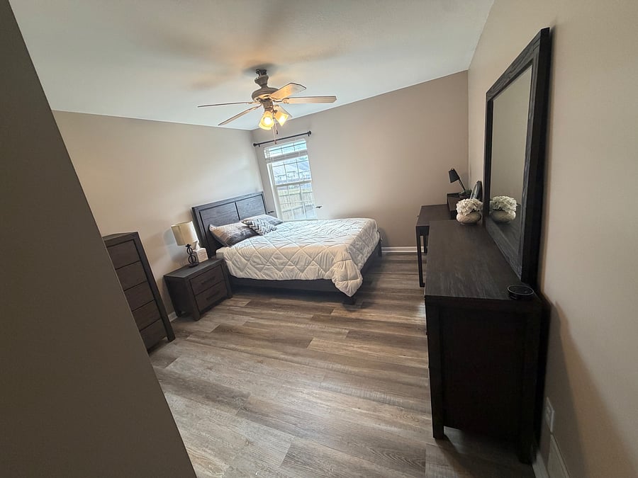 Bedroom 3: Queen size bed