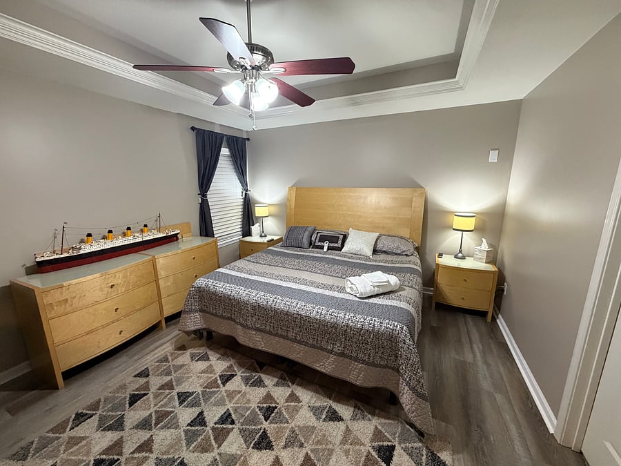 Master bedroom: King size bed