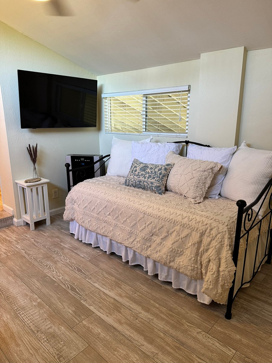 Bonus Loft Trundle Bed - Sleeps 2 when opened up