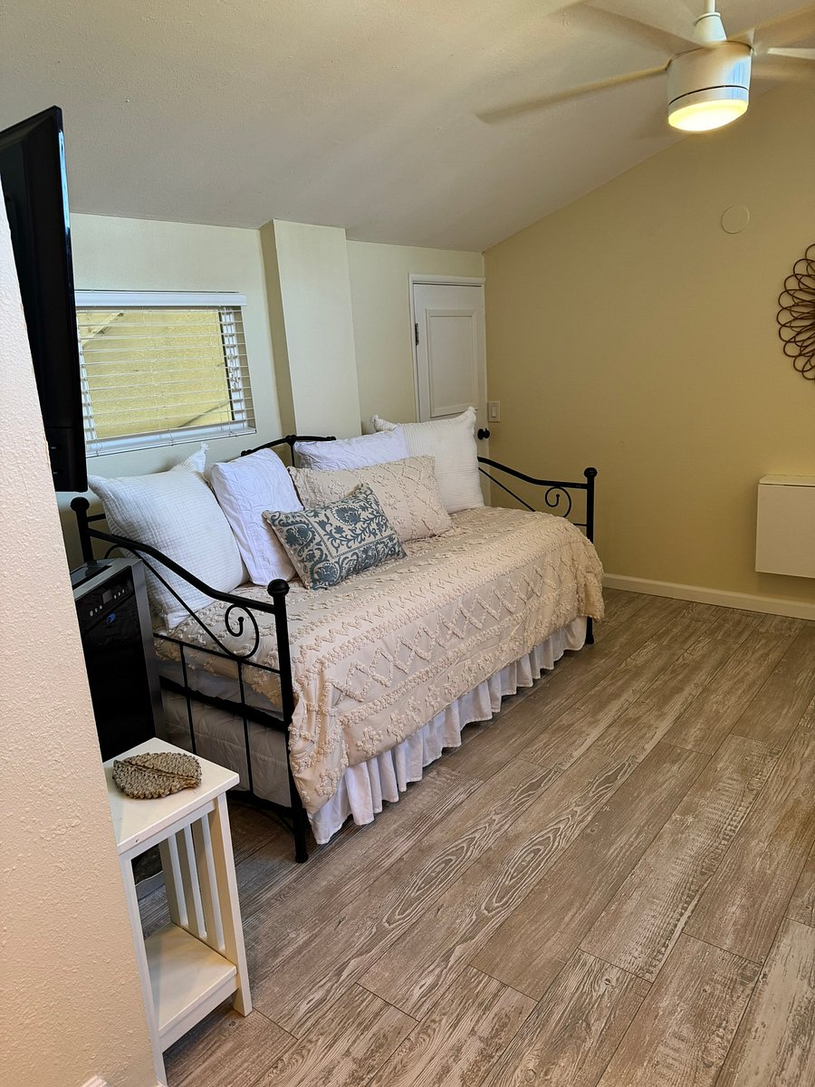 Bonus Loft - door leading into room
