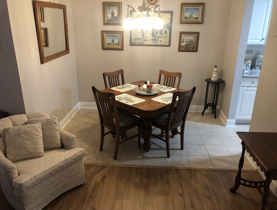 THIS IS WHERE WE GATHER, ACCENTED WITH AWESOME HAND PAINTED BY THE SEA SIDE ART, SOLID OAK TABLE AND CHAIRS.
EASY CARE TILE IN DINING AND KITCHEN.