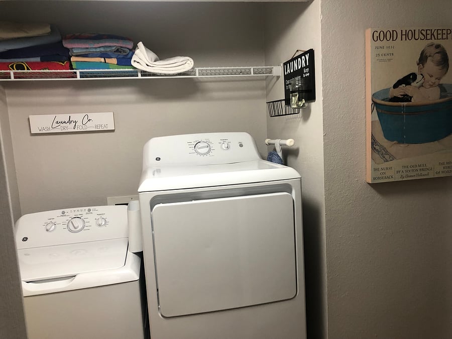 WASHATERIA FULL SIZE WASHER AND DRYER WITH PEDESTAL DRAWER BELOW THE DRYER WITH YOUR STARTER WASHING NECESSITIES.
PLEANTY OF BEACH AND POOL TOWELS.