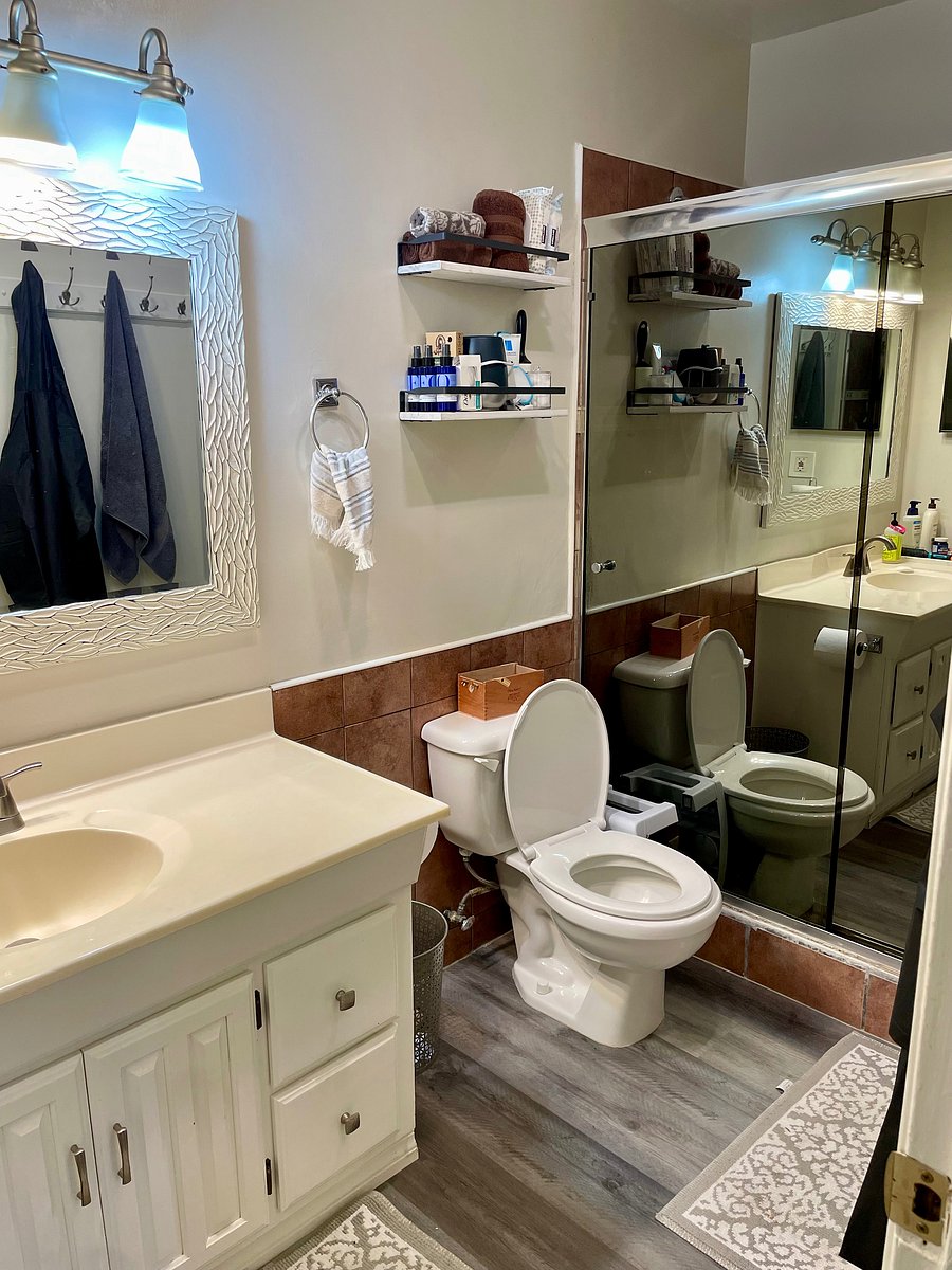 Main bedroom restroom with shower