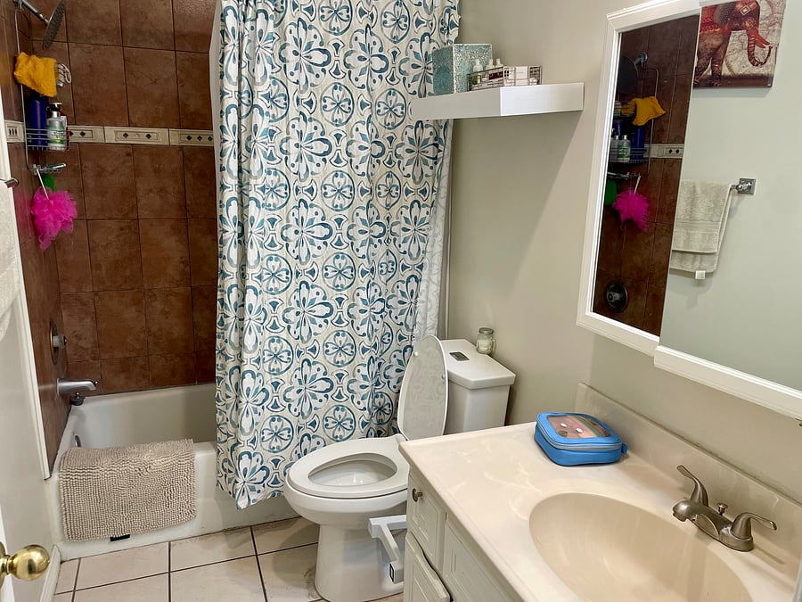 Second bathroom with bathtub