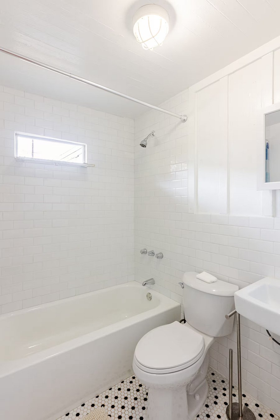 Furnished Finder property 1049946_1 photo 12