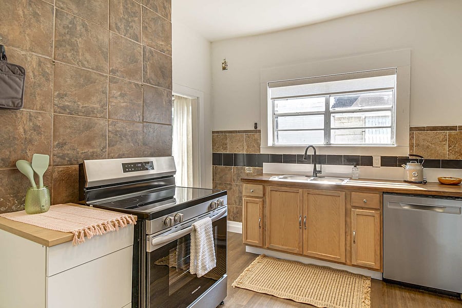 Furnished Finder property 1050312_1 photo 10