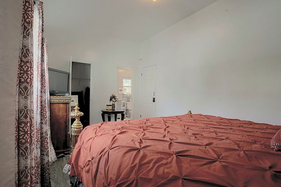 Furnished Finder property 1050373_1 photo 15