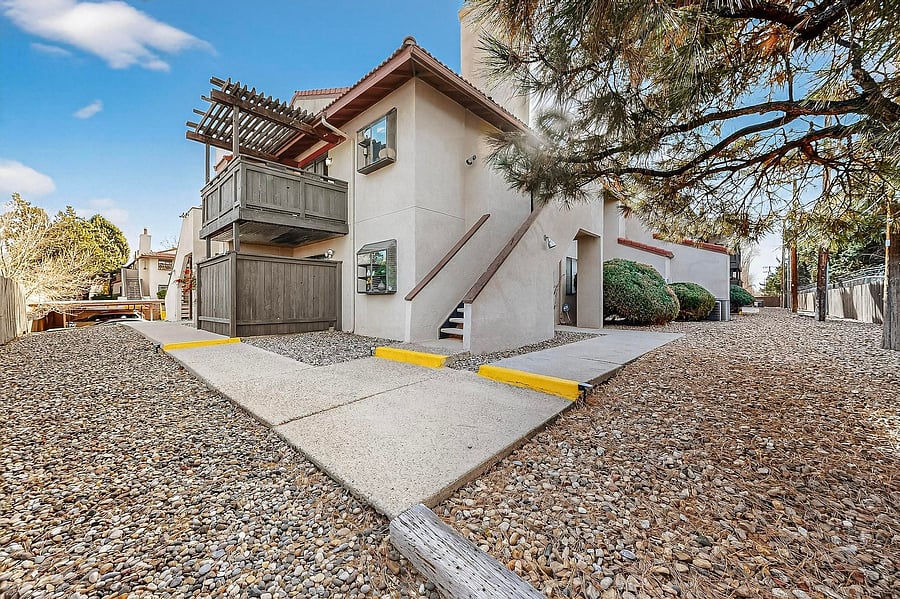 Furnished Finder property 1050476_1 photo 35