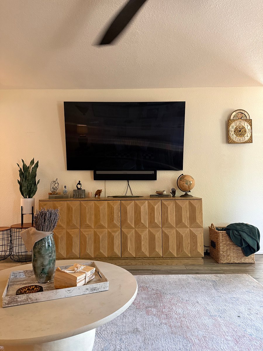 Smart TV and media console
