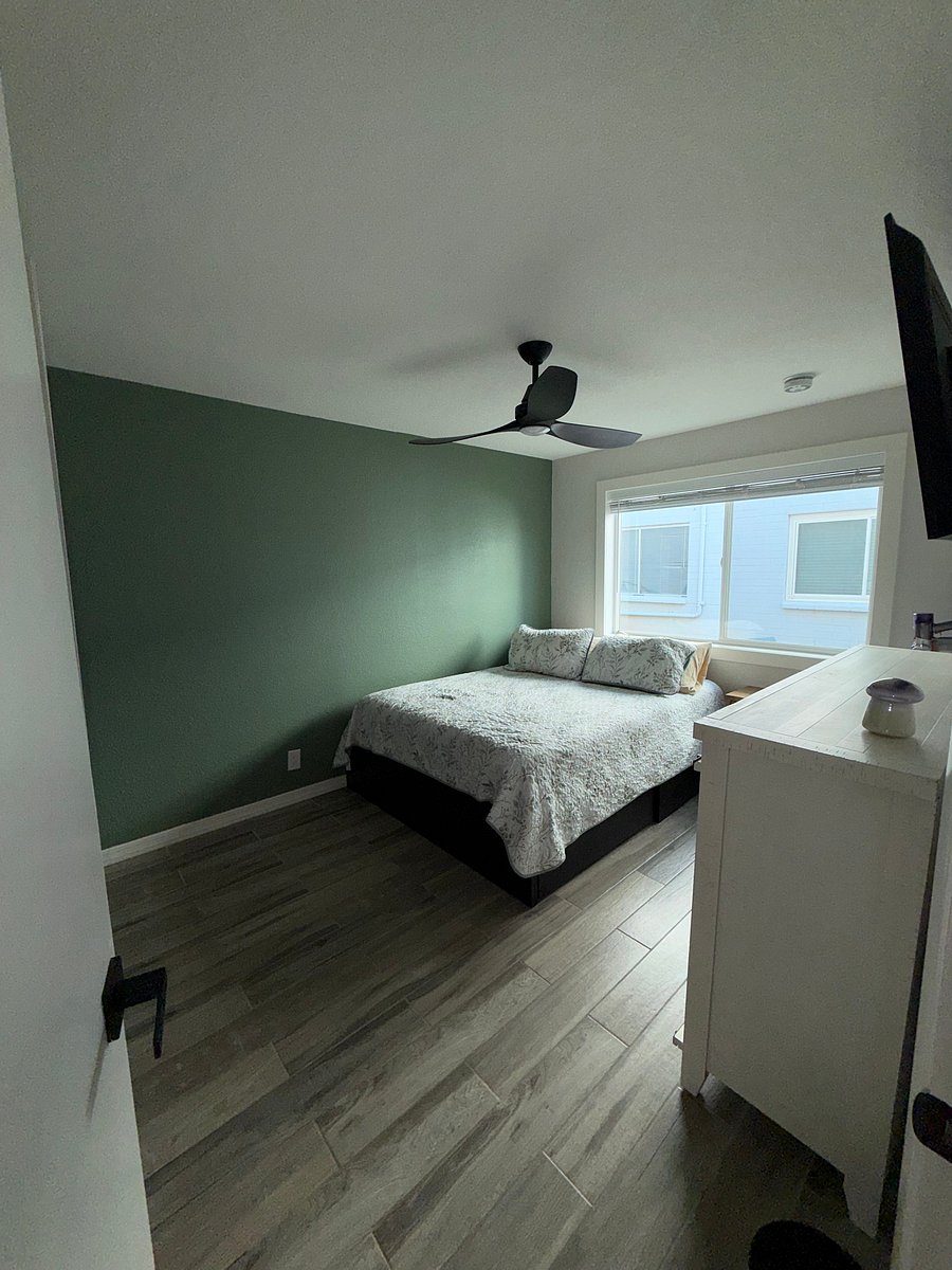 Bedroom with ceiling fan