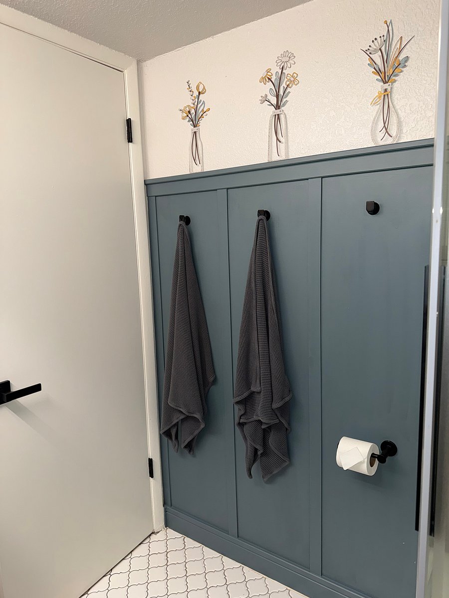 Bathroom linen storage