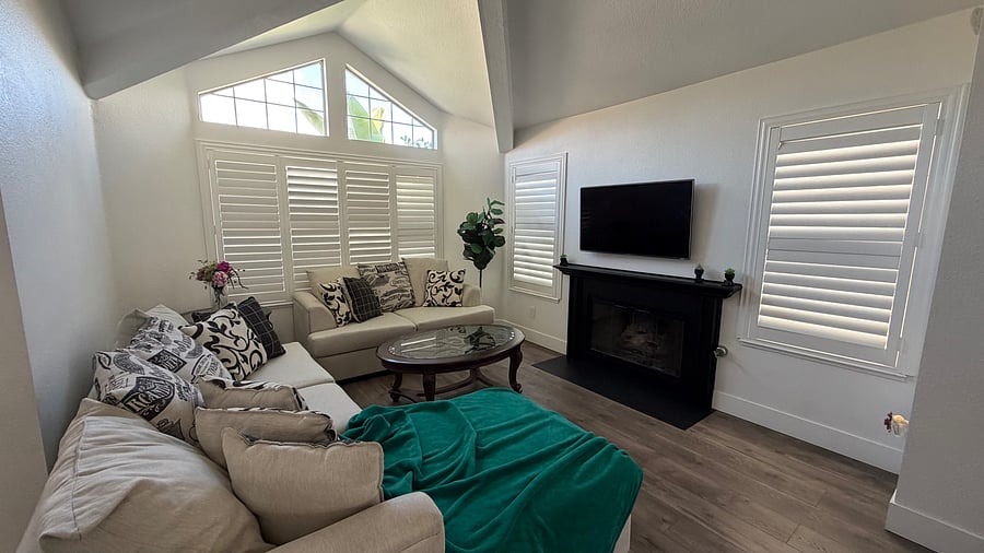 Tv with Roku and wi-fi