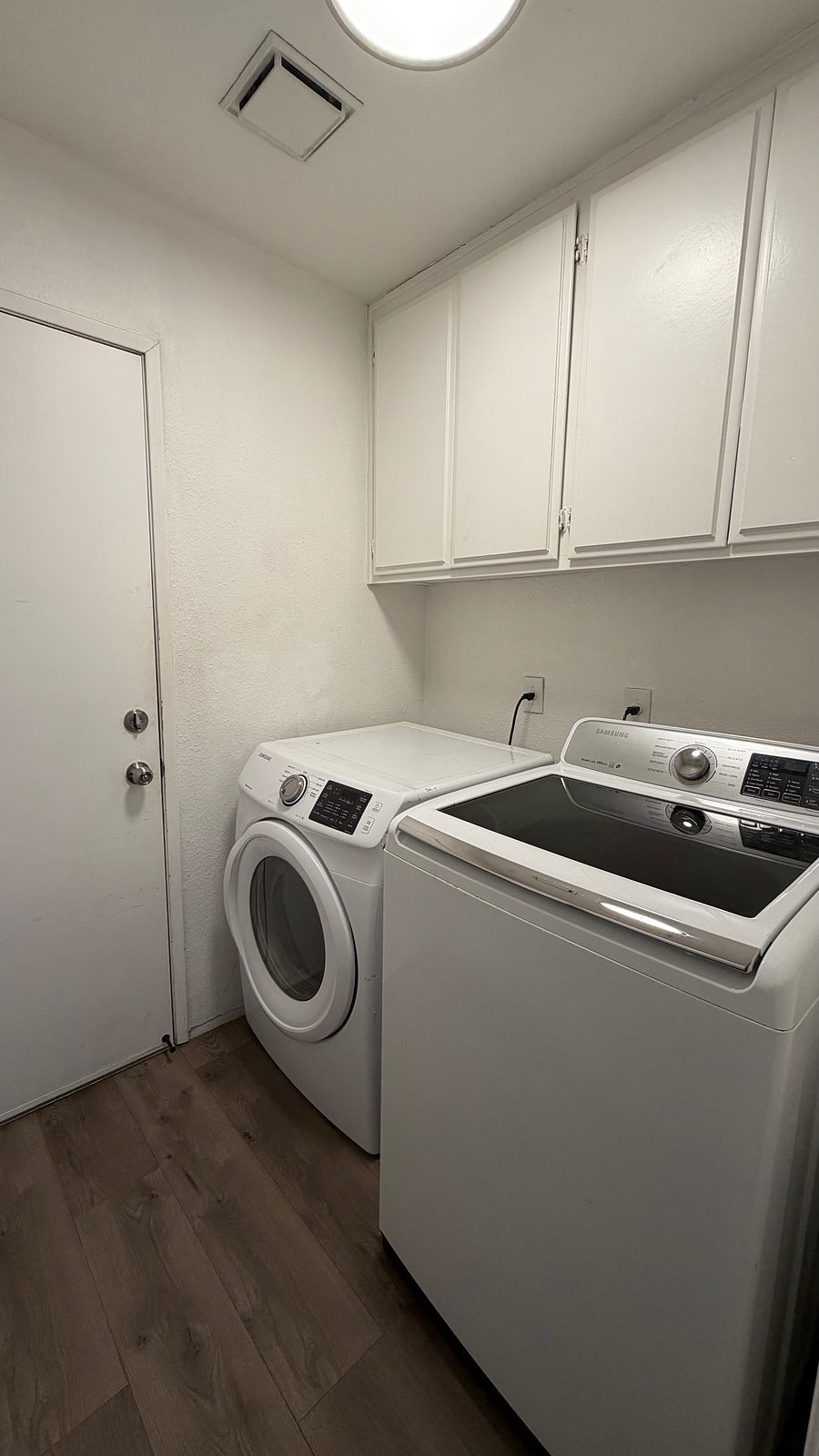 In-unit connects to two car garage