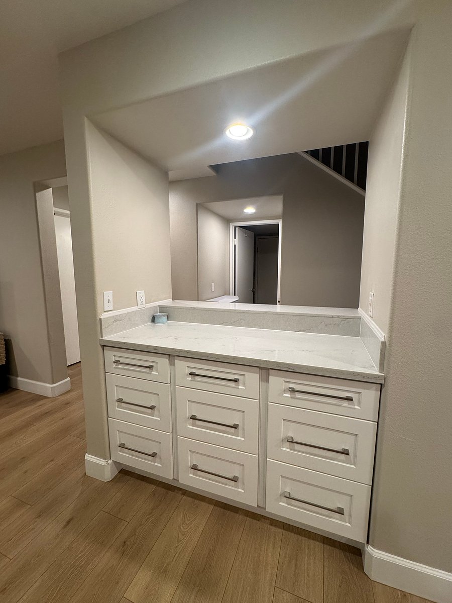 Extra storage drawers in kitchen