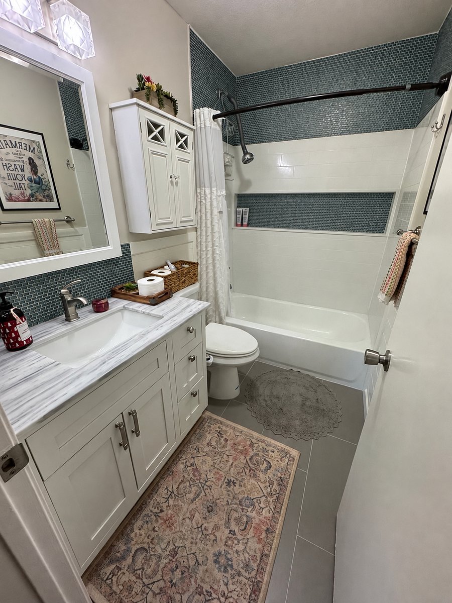 Upstairs hall bath