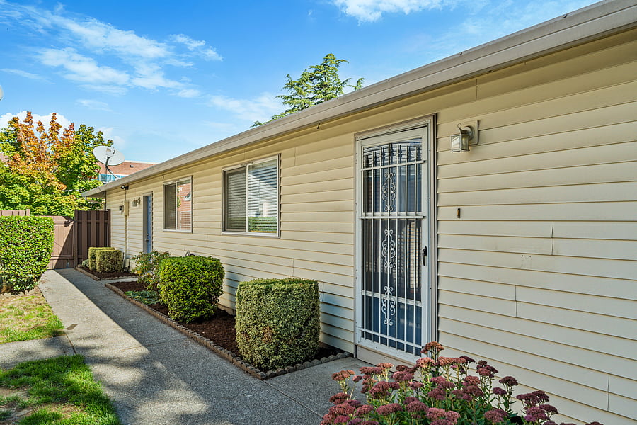 Furnished Finder property 1050807_1 photo 37