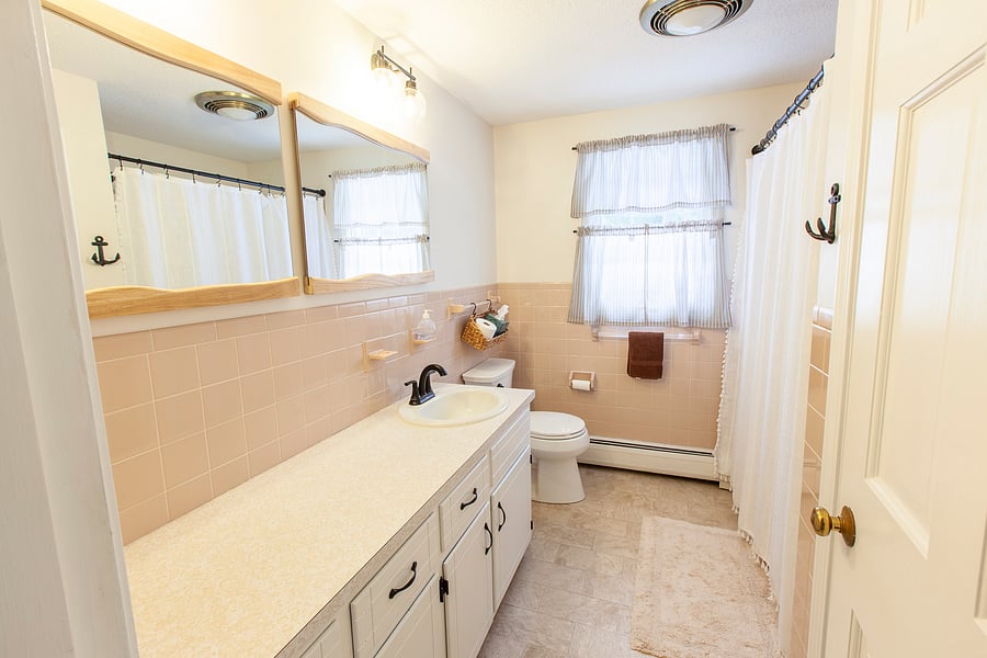 Main Full Bathroom