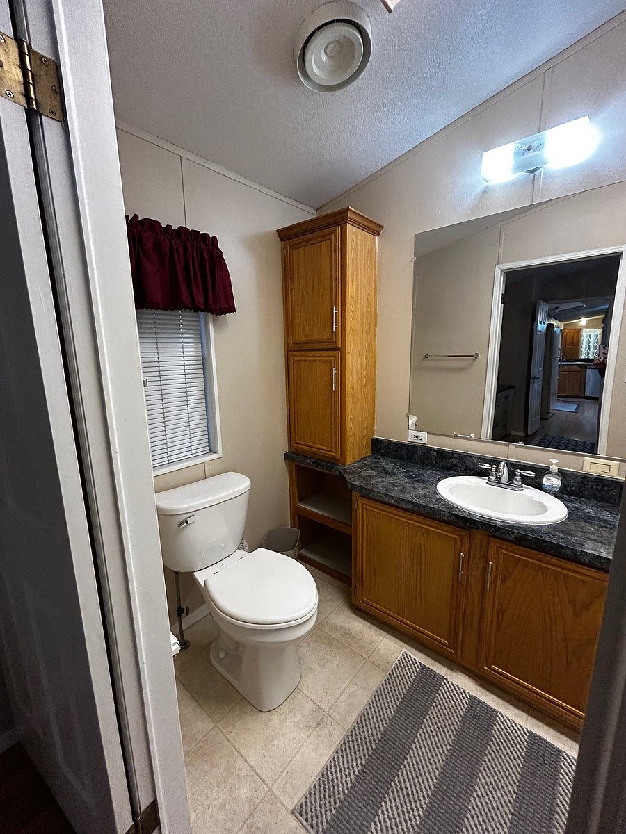 Full master bathroom.
