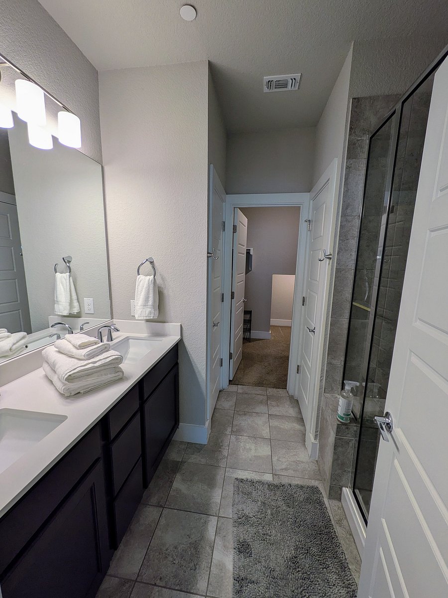 Walk-in closet through primary bathroom