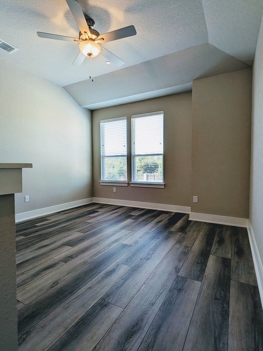 Unfurnished bonus space upstairs